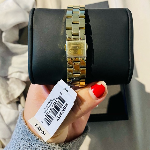 NWT Marc by Marc Jacobs Gold tone watch - Picture 4 of 9